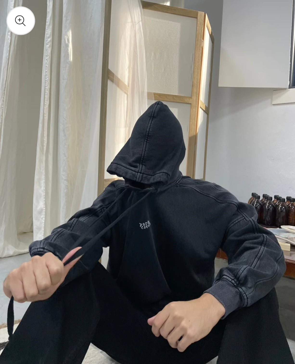 Par y escala Grey Hoodie